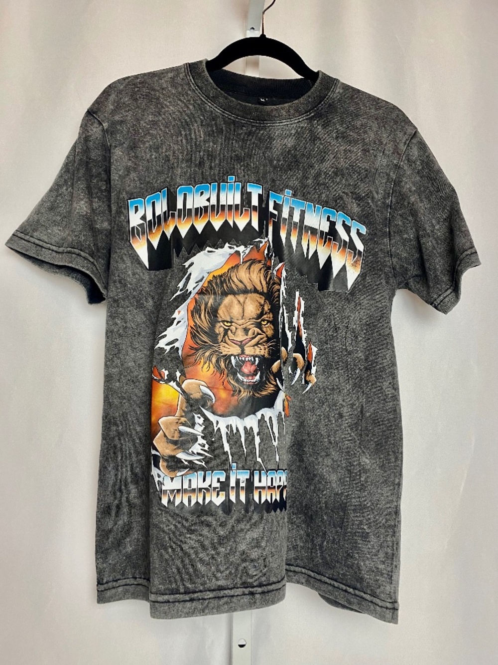 Bolo Built Menʻs Gray Grunge Lion Graphic "Make it Happen" Workout T-shirt M